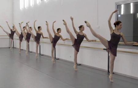 Фотография Московское хореографическое училище при МГАТТ Гжель 3